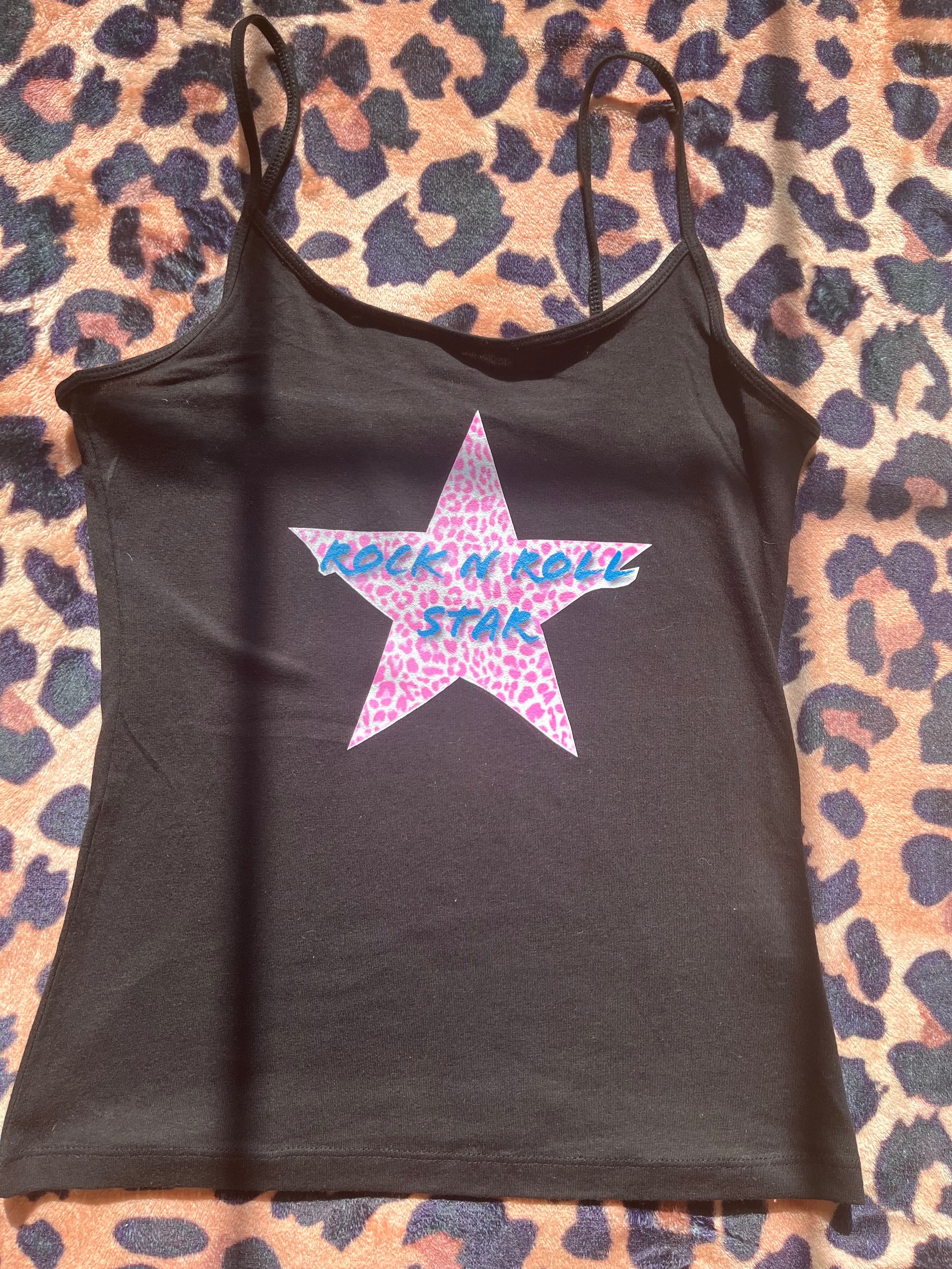 Oasis rock n roll star pink leopard print heart black tank top! 🩵🎸