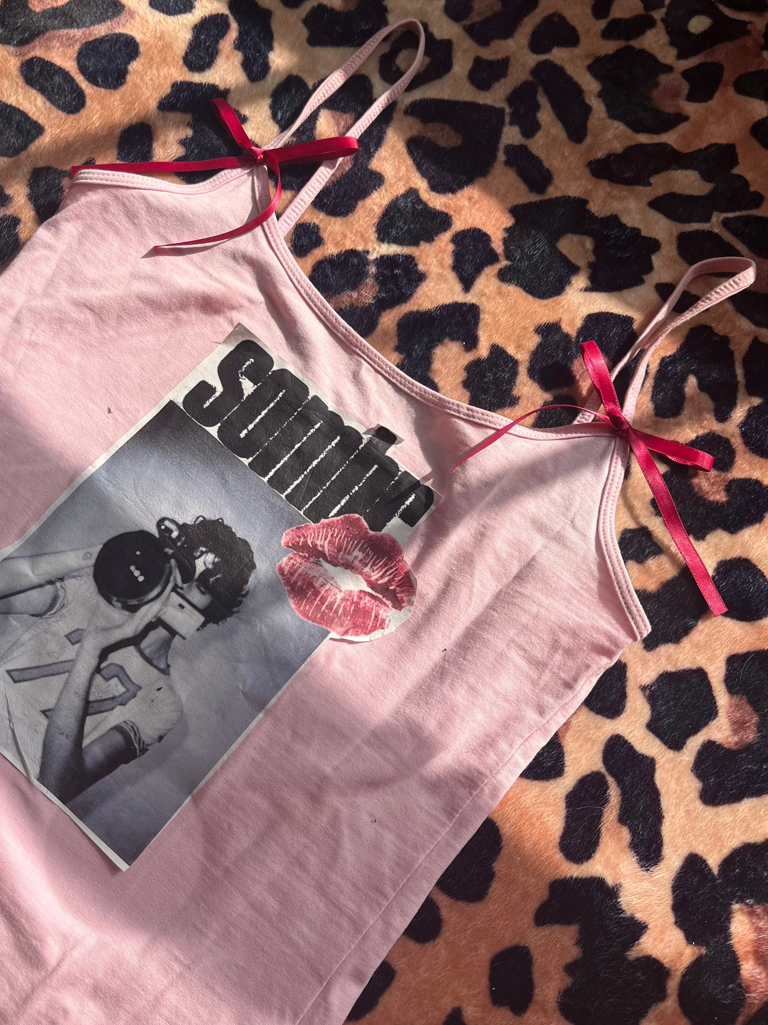 Sombr pink tank top with red bows! 💕💋