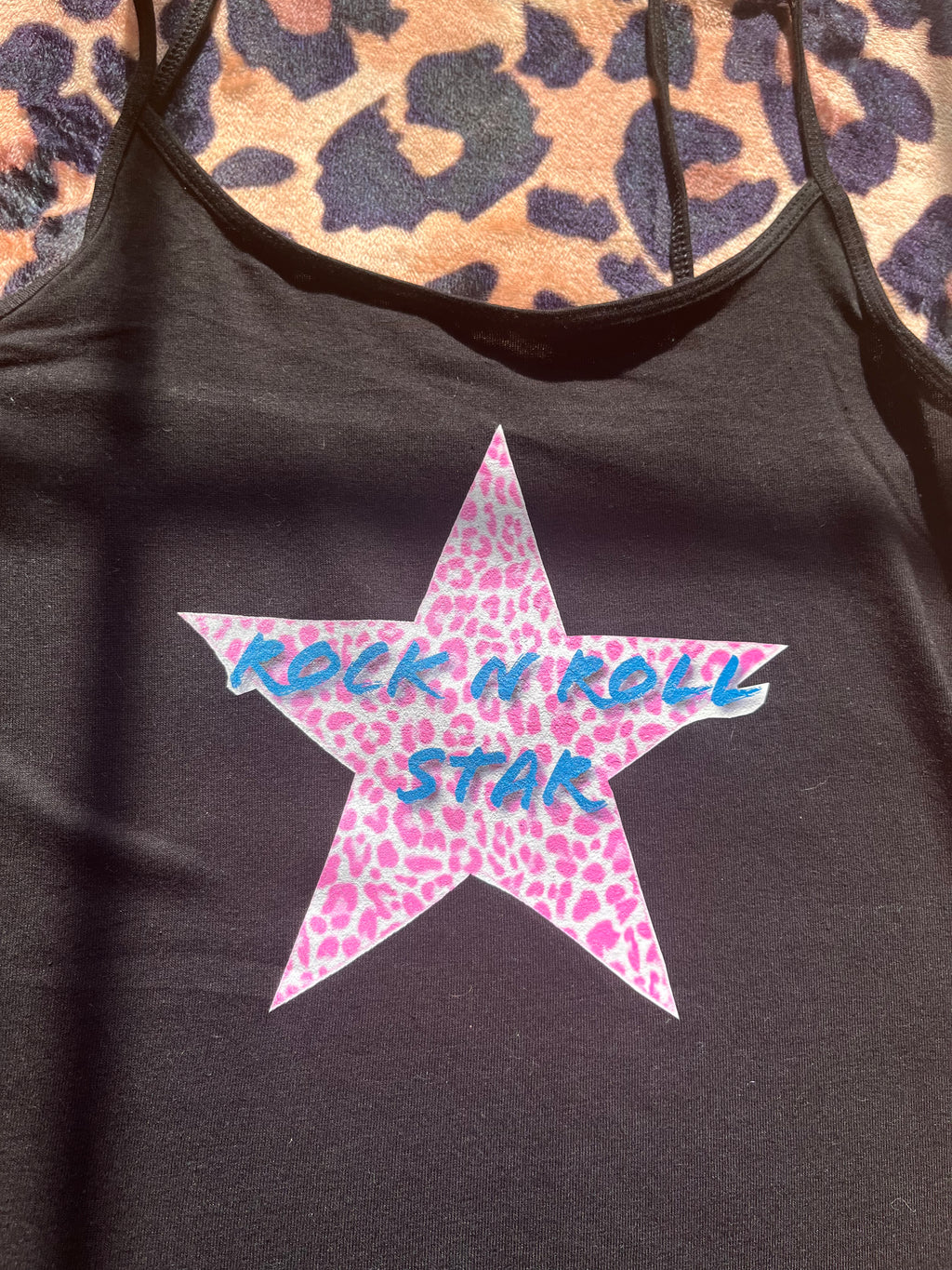Oasis rock n roll star pink leopard print heart black tank top! 🩵🎸