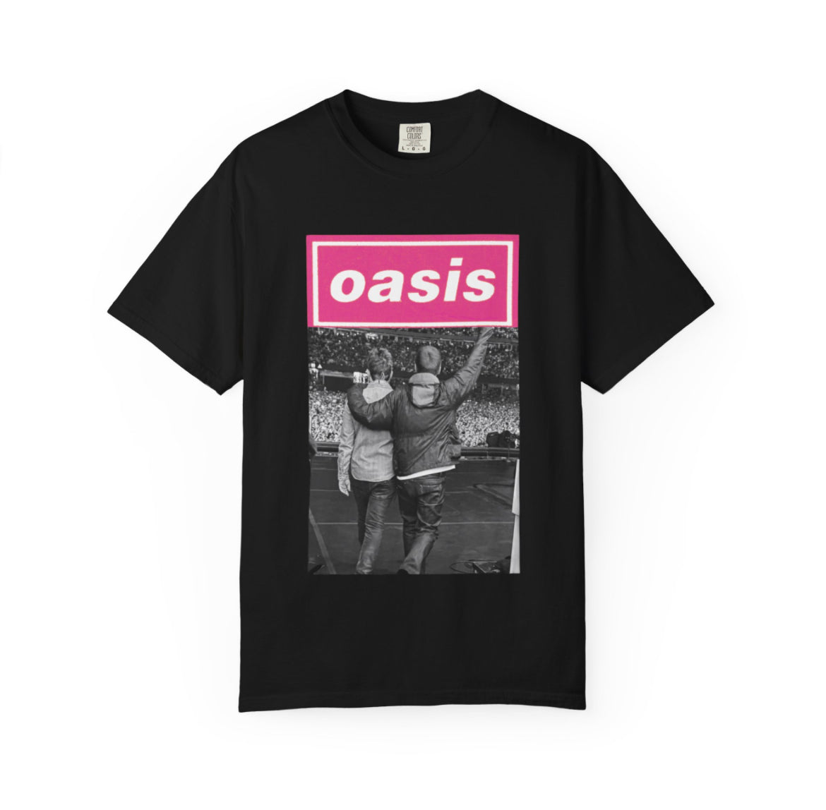 Oasis live ‘25 in pink black shirt! 💕🎶