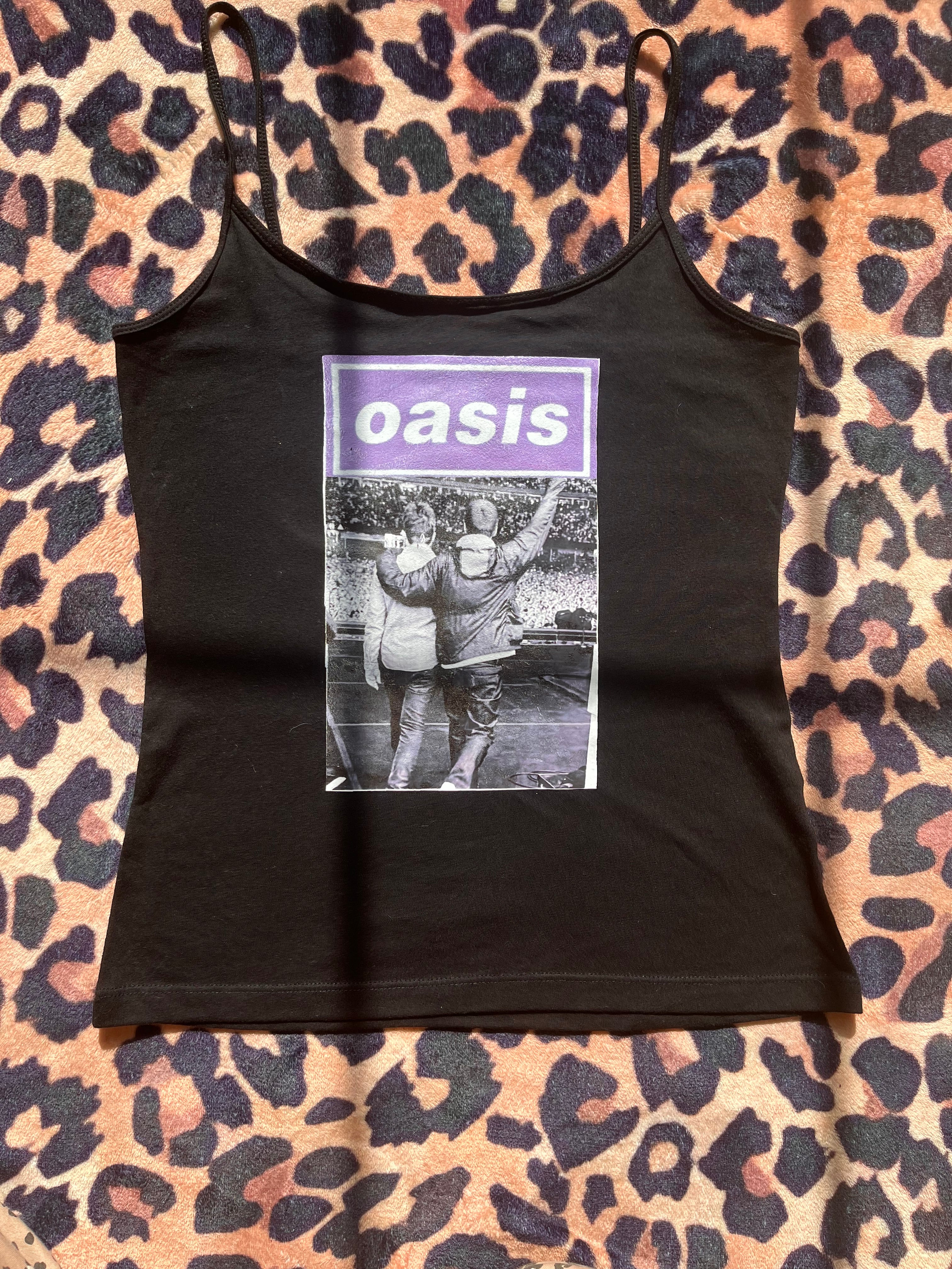 Oasis live ‘25 black tank top in purple! 💜🎸