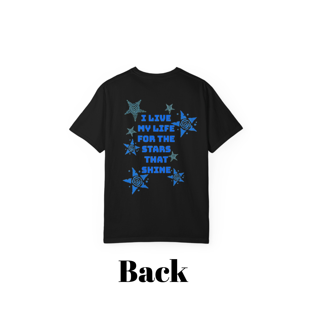 Rock n roll star in blur black shirt! 💙🎸