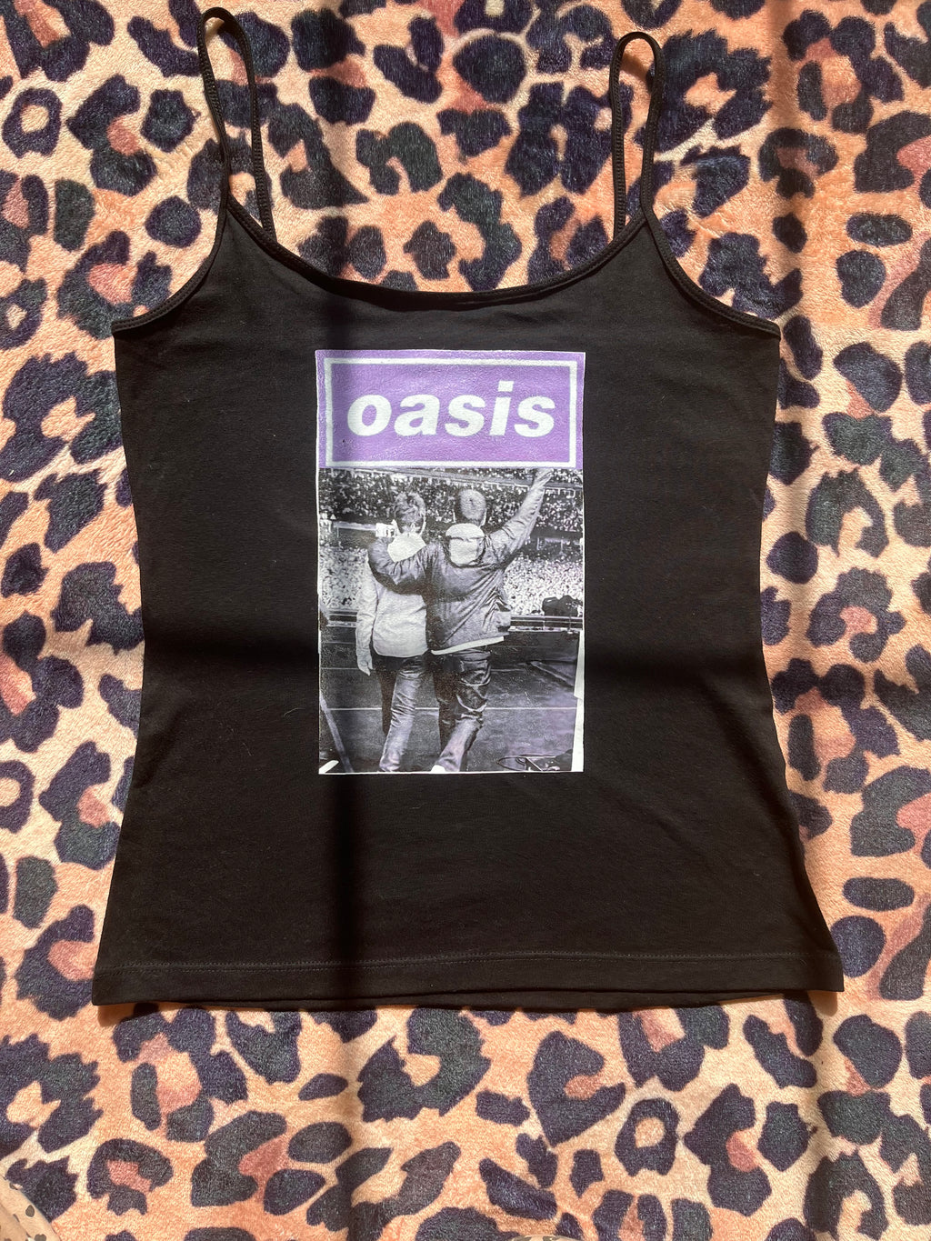 Oasis live ‘25 black tank top in purple! 💜🎸