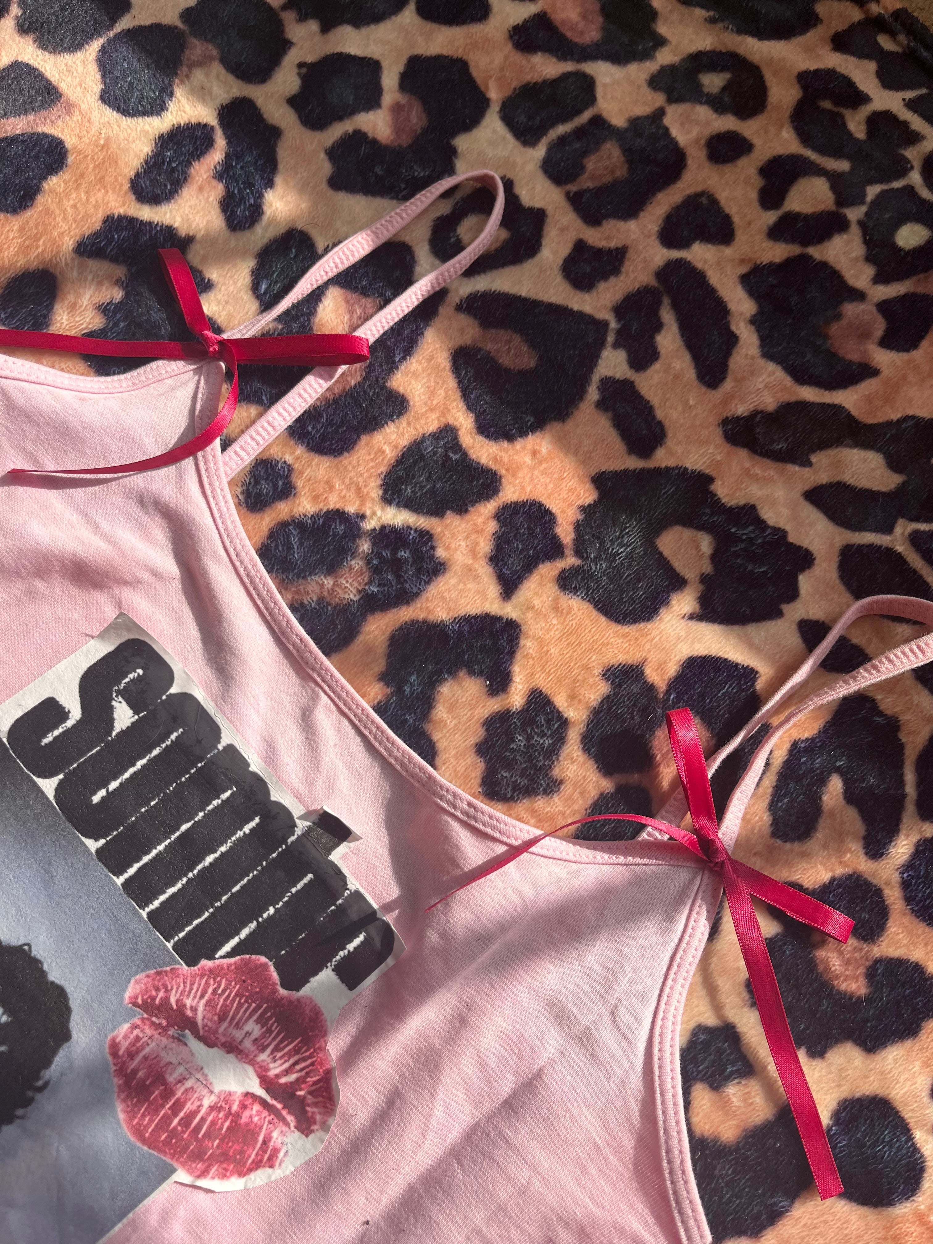Sombr pink tank top with red bows! 💕💋