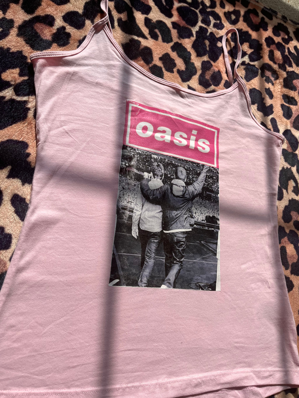 Oasis live 25 pink tank top! 🎸💕