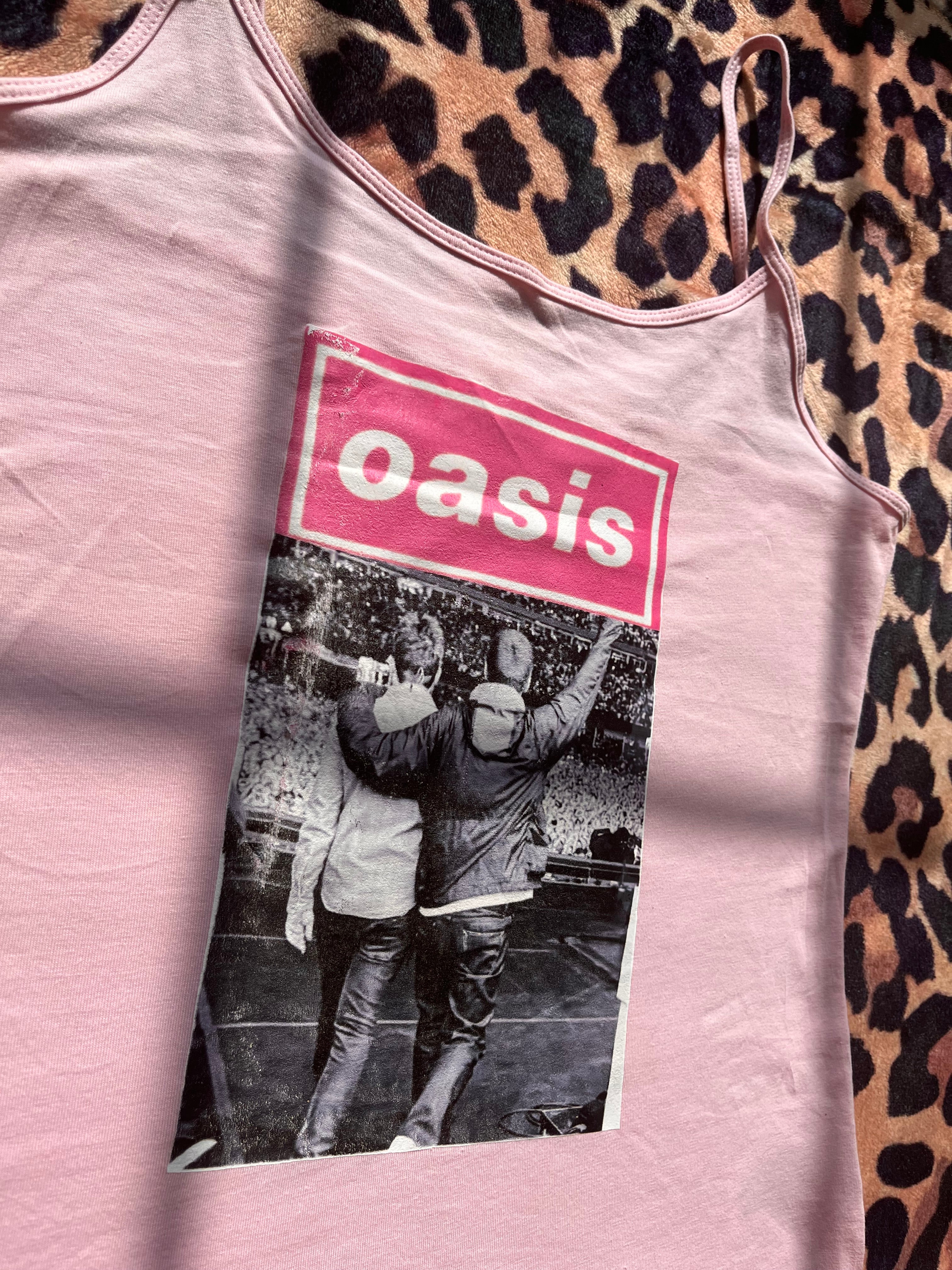Oasis live 25 pink tank top! 🎸💕