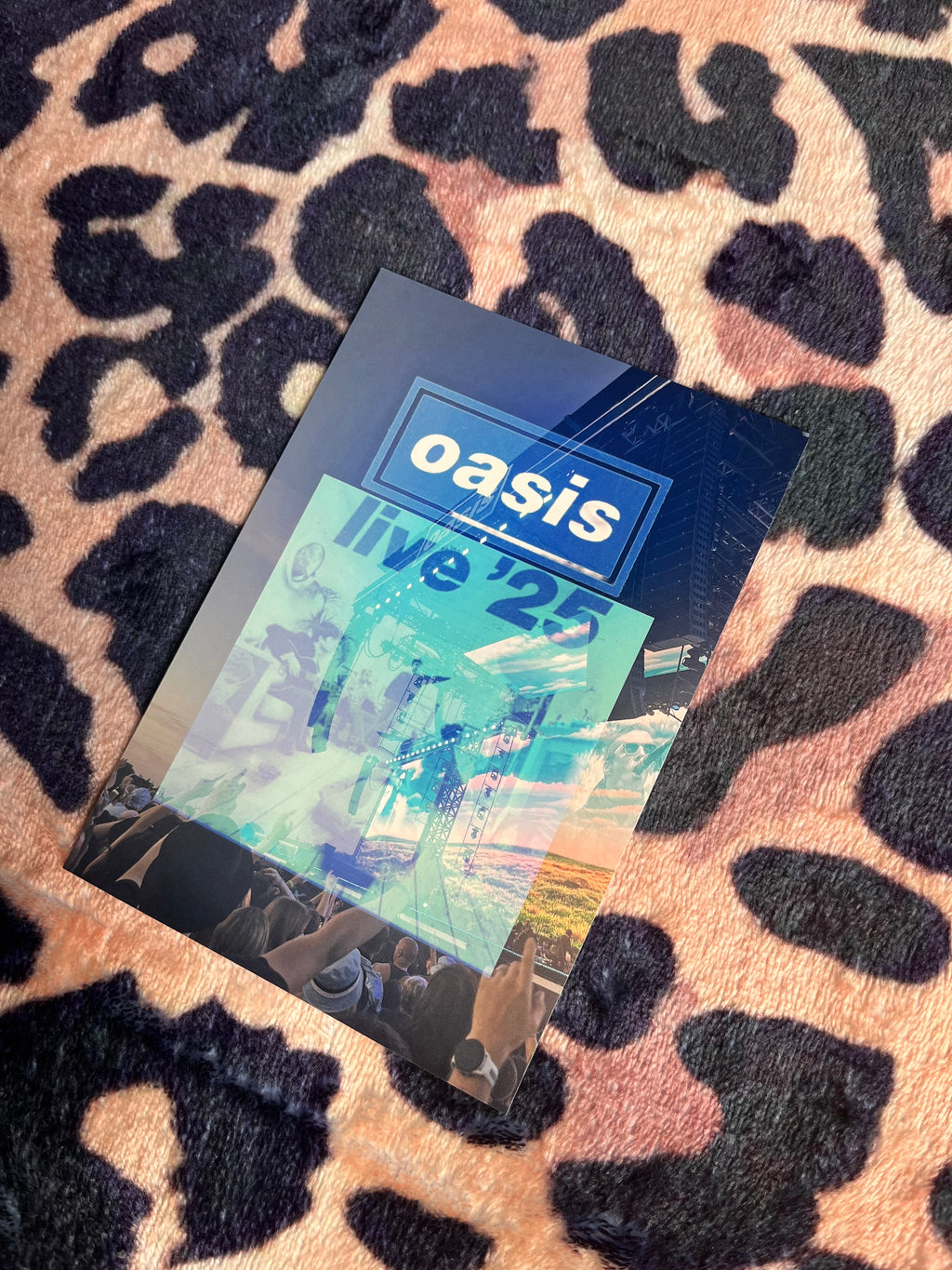 Oasis live ‘25 blue poster! 🩵🎸