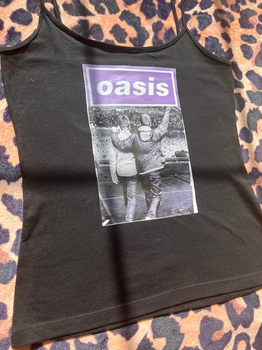 Oasis live ‘25 black tank top in purple! 💜🎸