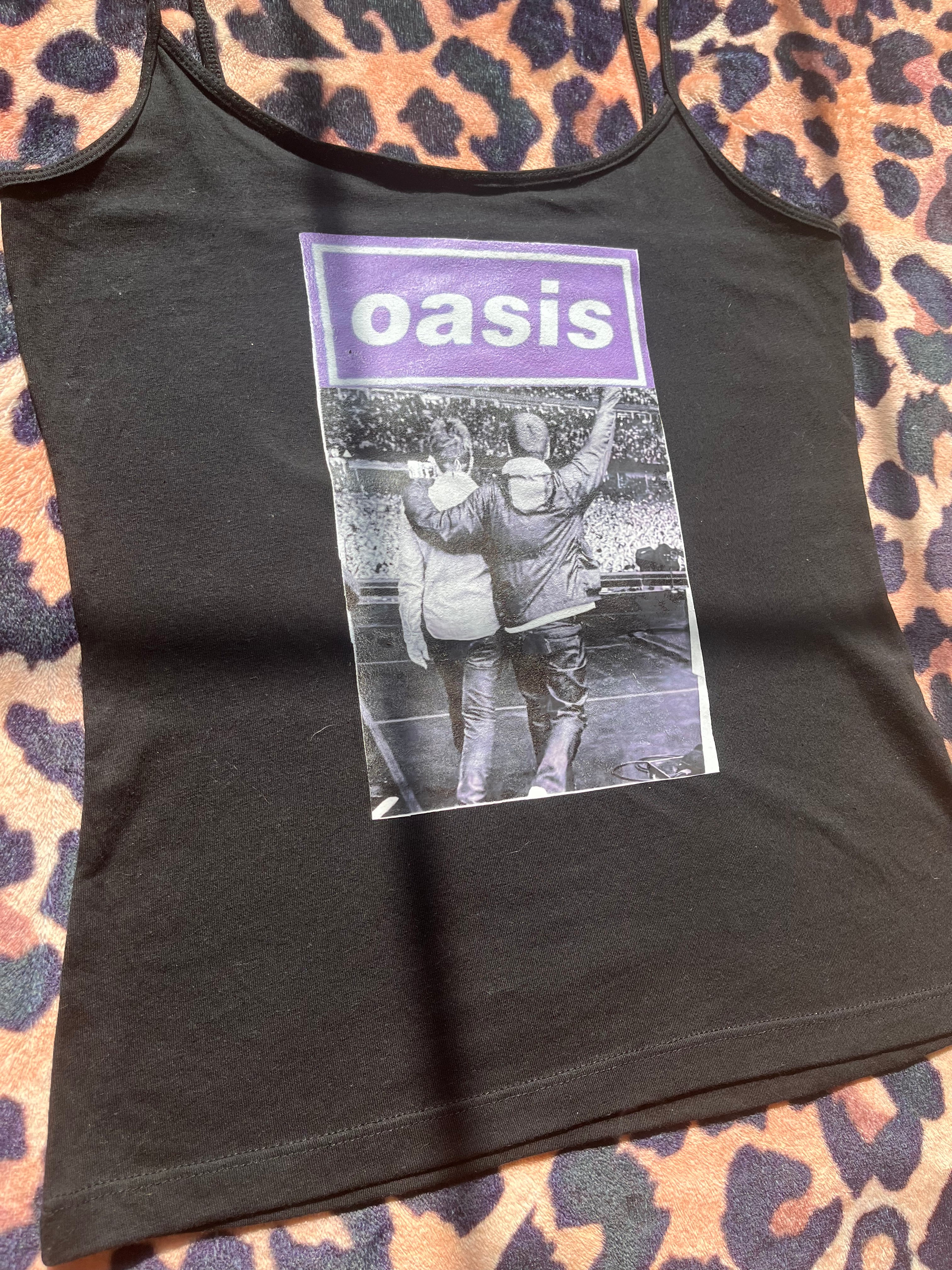 Oasis live ‘25 black tank top in purple! 💜🎸