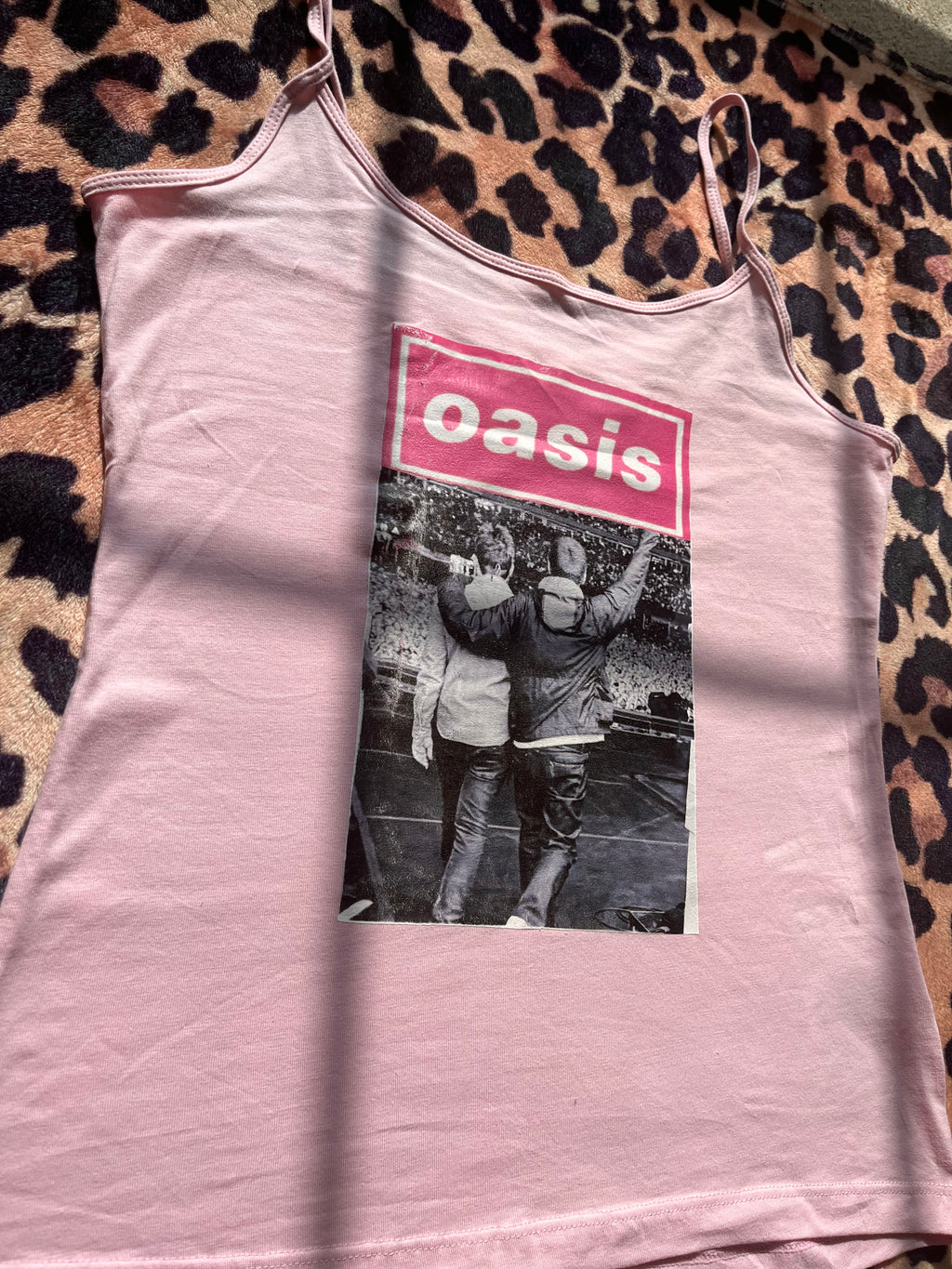 Oasis live 25 pink tank top! 🎸💕