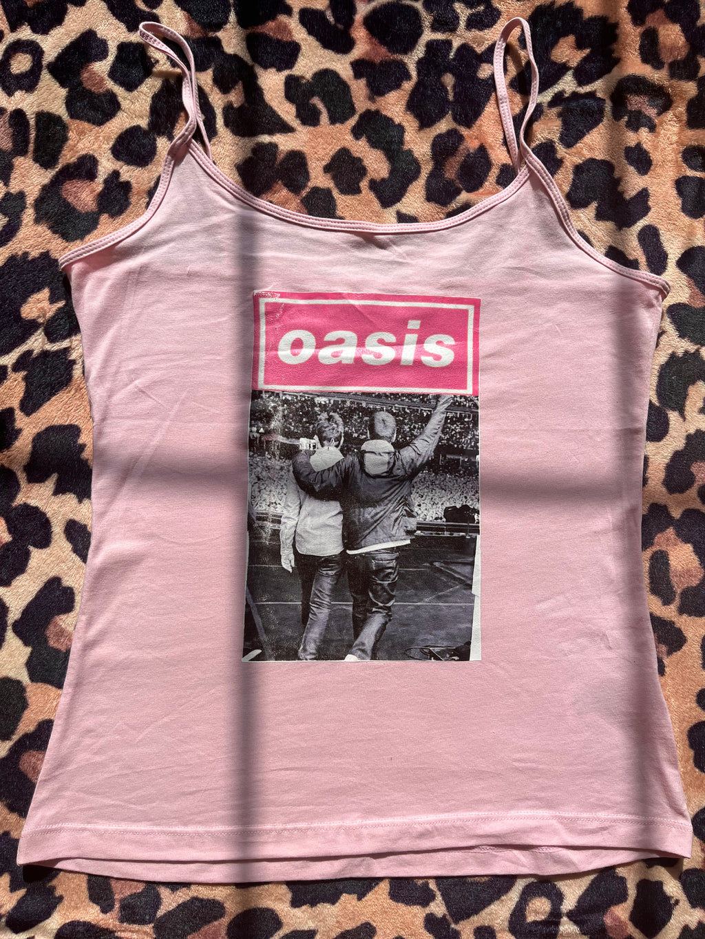 Oasis live 25 pink tank top! 🎸💕