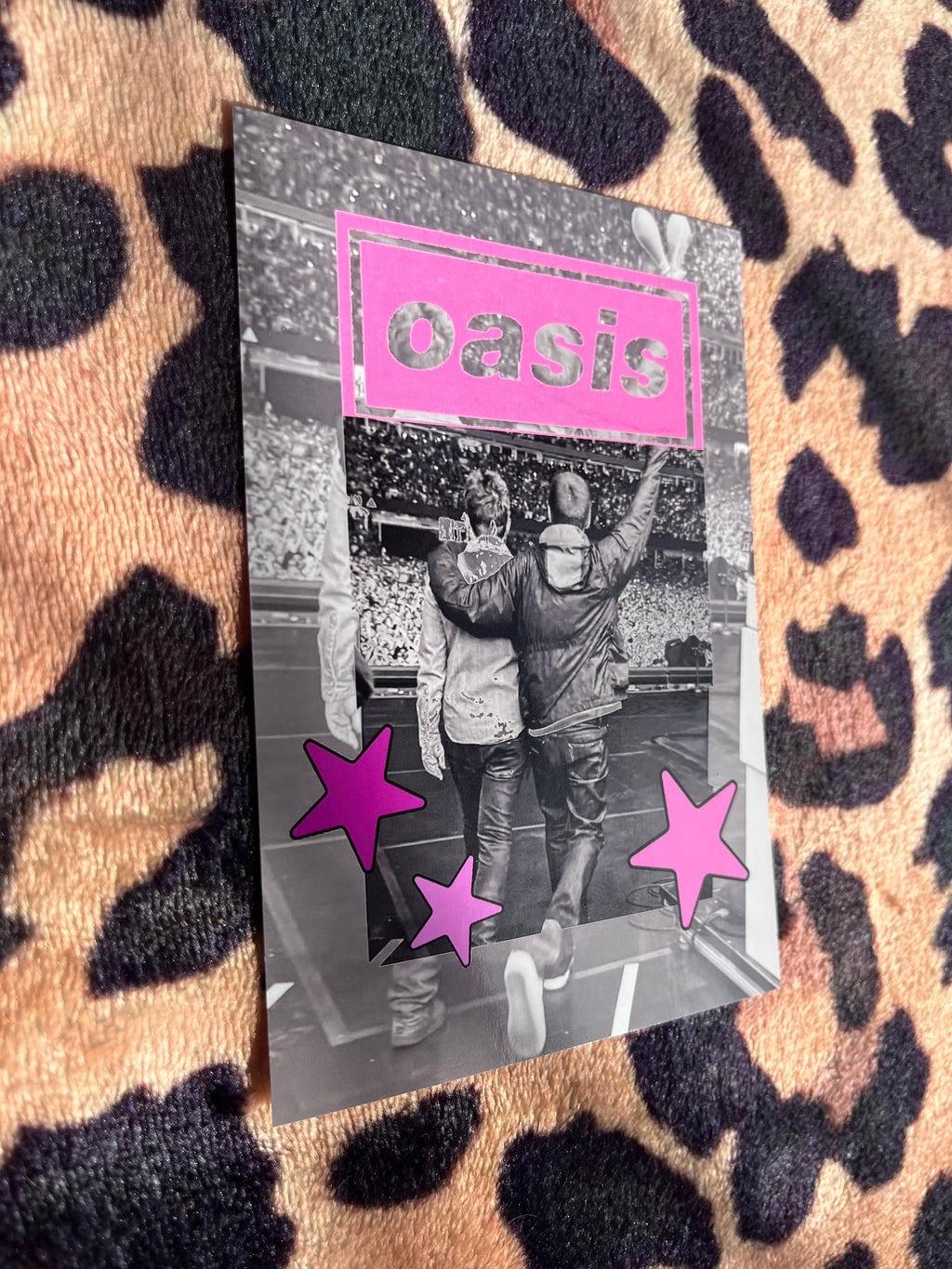 Oasis live ‘25 poster in pink! 💕